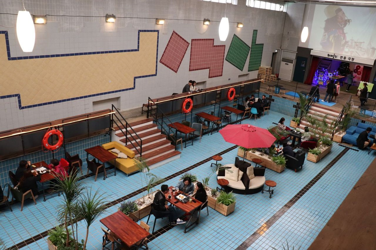 プサンカフェ、ナンポ洞カフェ、不思議なカフェ、韓国カフェ、プールカフェ、美味しいお店、おしゃれなカフェ、ジェムストーン、Gemstone、デザートカフェ