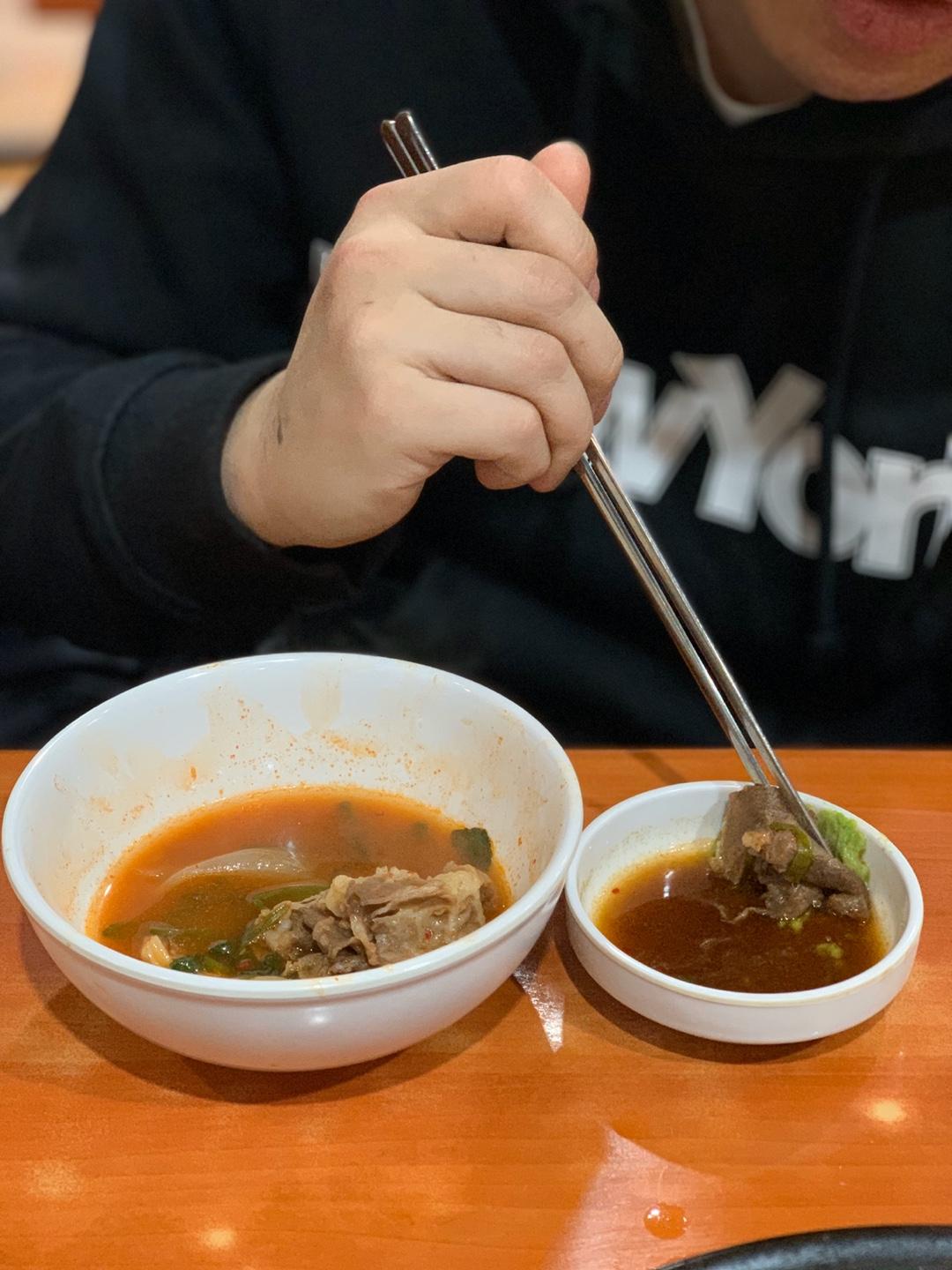 喺韓國食一鍋鍋，最後點可以嚟多個炒飯？韓國人最愛東村火鍋刀削麵，總有一間喺你附近！