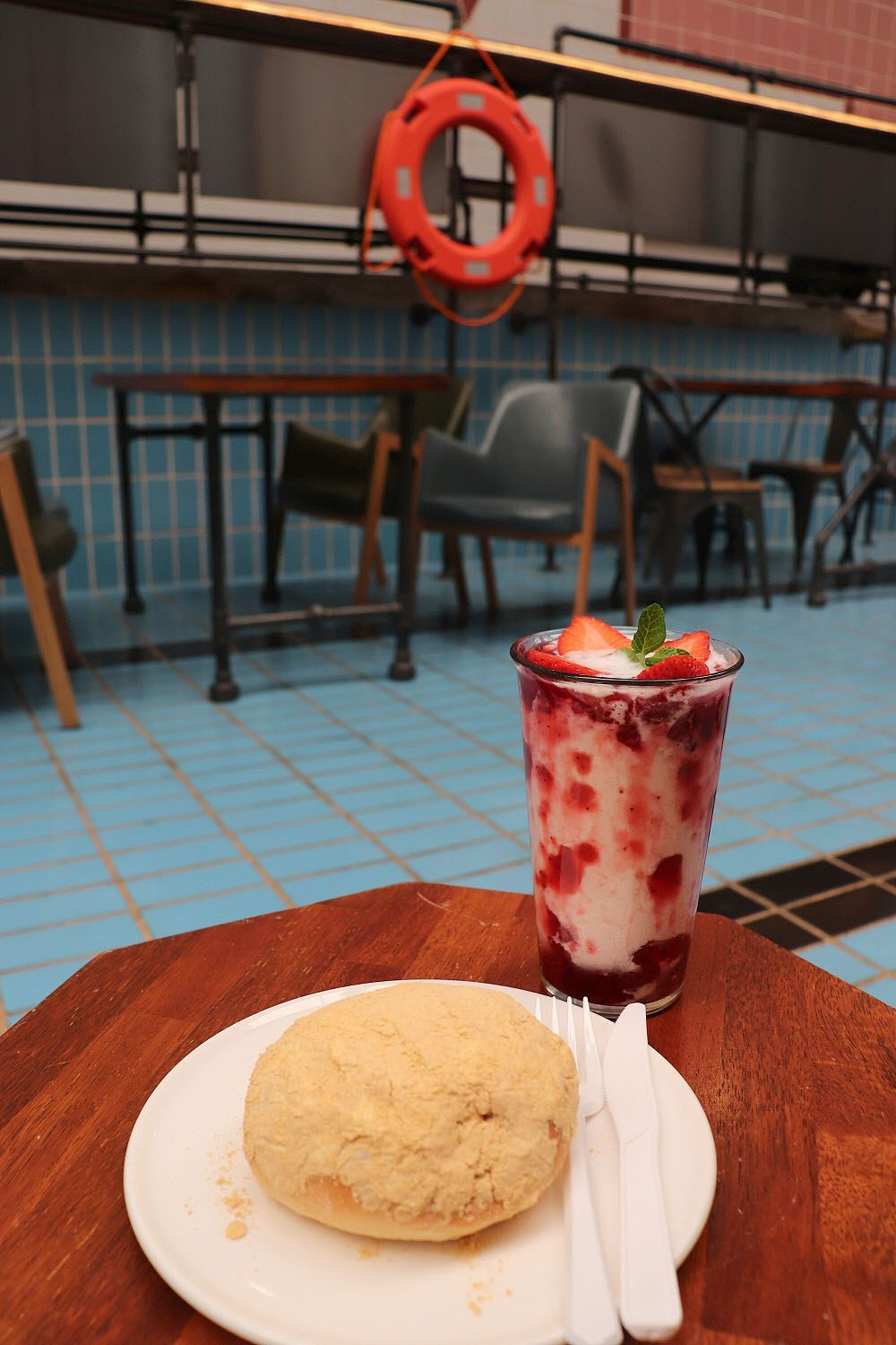 プサンカフェ、ナンポ洞カフェ、不思議なカフェ、韓国カフェ、プールカフェ、美味しいお店、おしゃれなカフェ、ジェムストーン、Gemstone、デザートカフェ