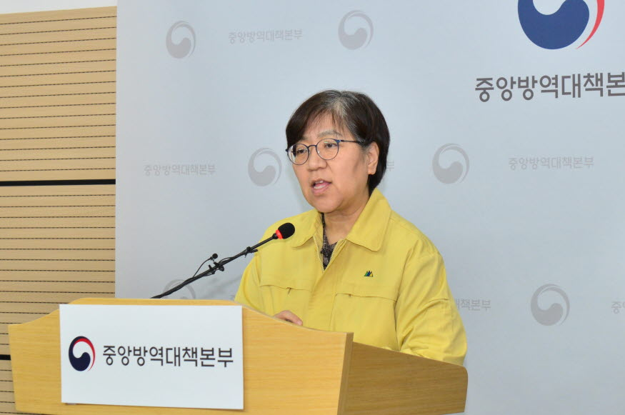 Өвчтөний ижил хүйстний баар руу очсон тухай мэдэгдсэн. Олон нийтийн эрүүл мэнд болон хувийн нууцлалын хоорондын асуудал.