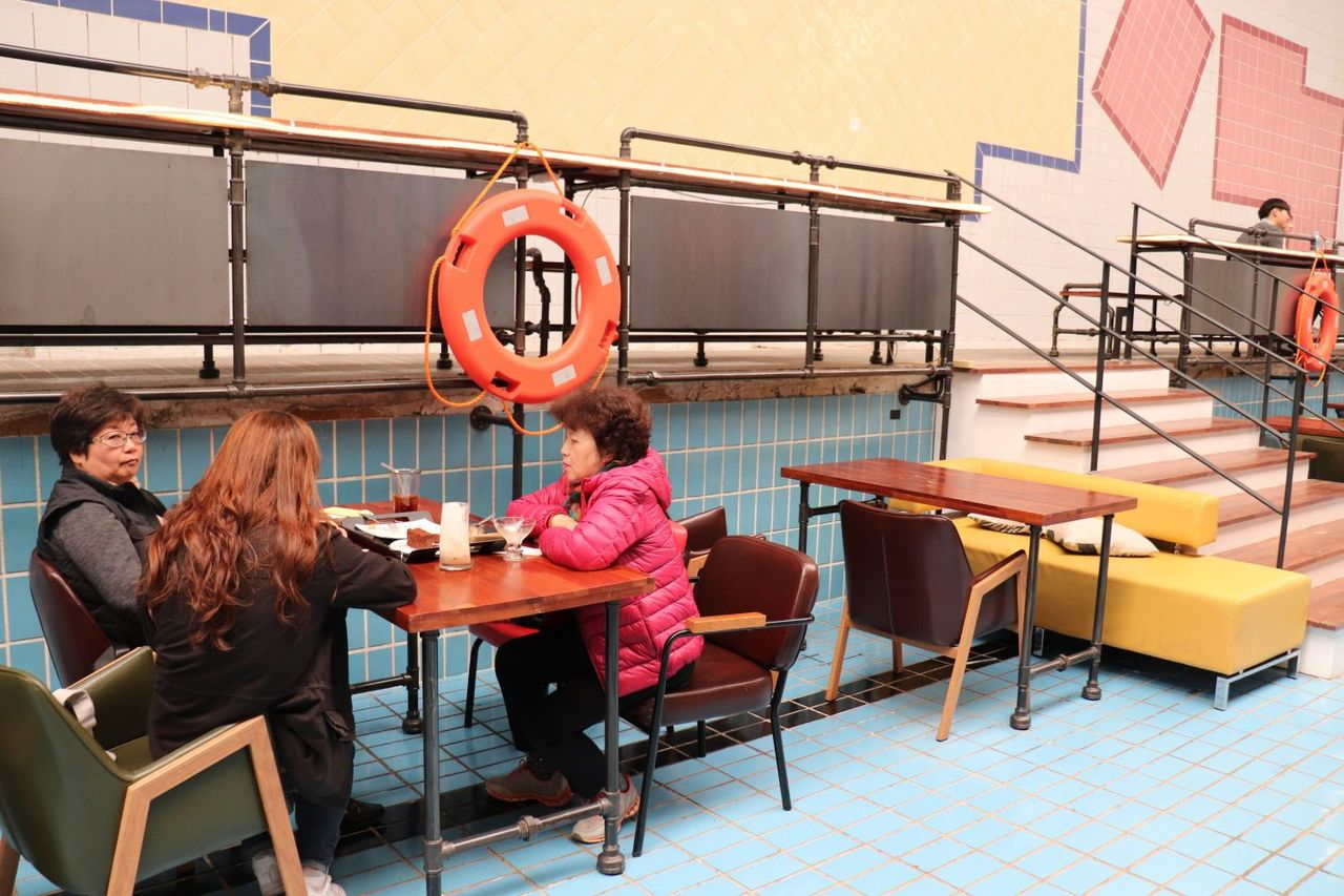 プサンカフェ、ナンポ洞カフェ、不思議なカフェ、韓国カフェ、プールカフェ、美味しいお店、おしゃれなカフェ、ジェムストーン、Gemstone、デザートカフェ