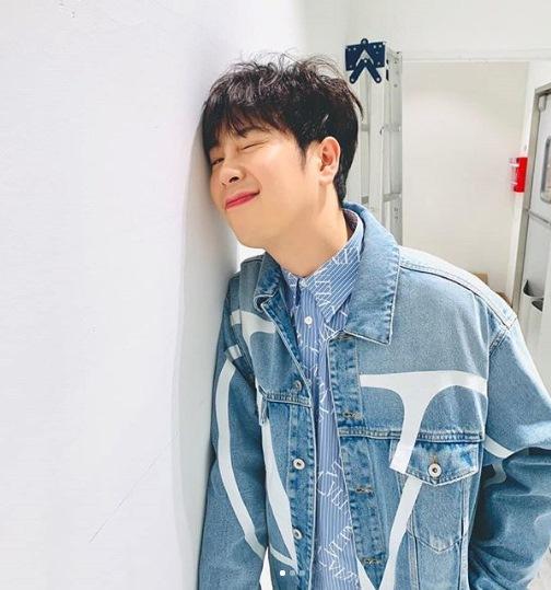 7 Childhood Photos of Celebrities Guess who this is?