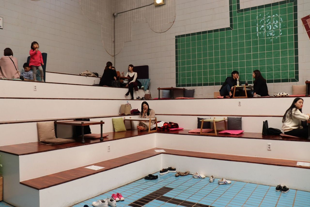 プサンカフェ、ナンポ洞カフェ、不思議なカフェ、韓国カフェ、プールカフェ、美味しいお店、おしゃれなカフェ、ジェムストーン、Gemstone、デザートカフェ