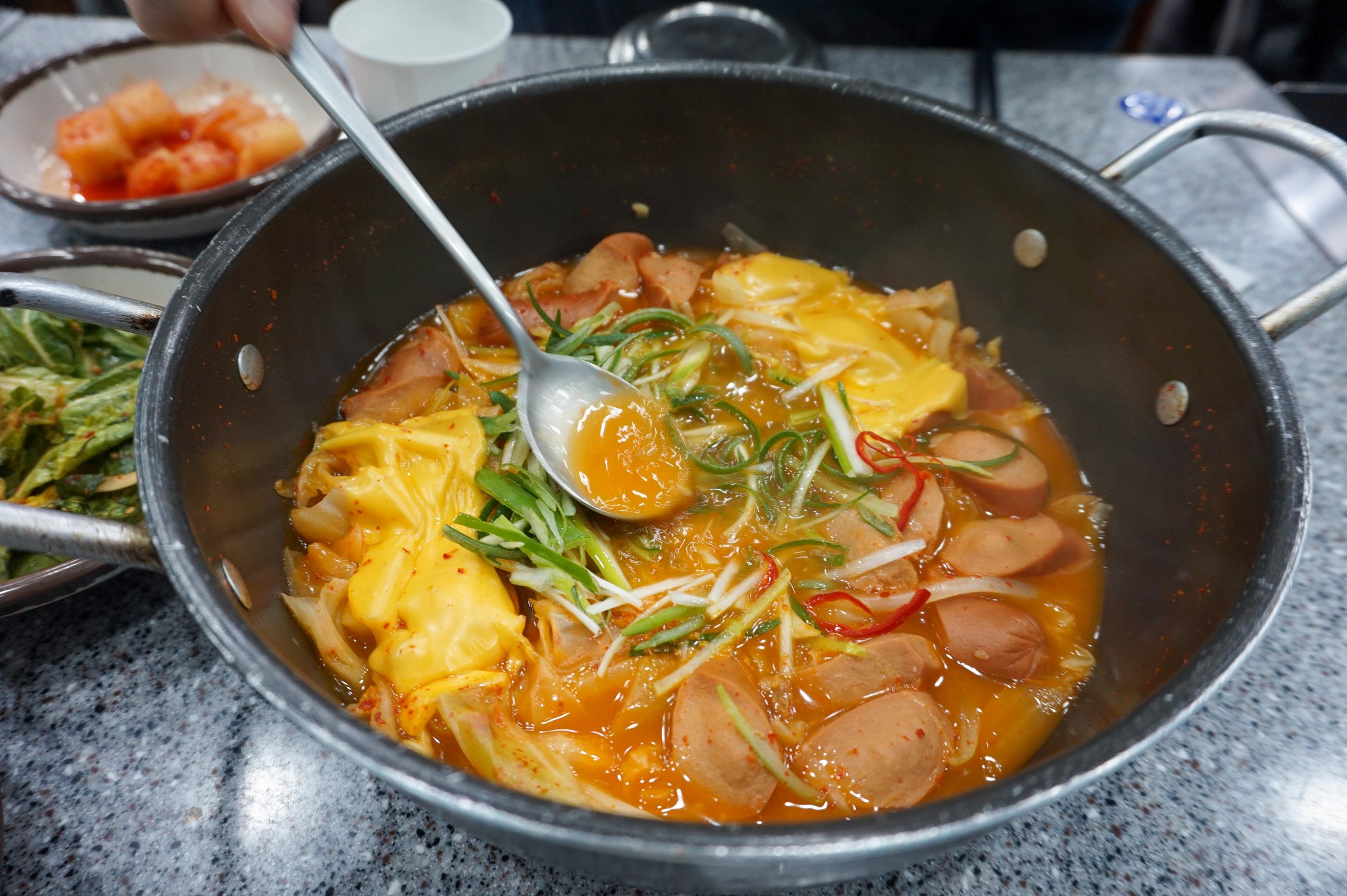 Bada Sikdang | ITAEWON, The best budae-jjigae in town loved by K-celebs!