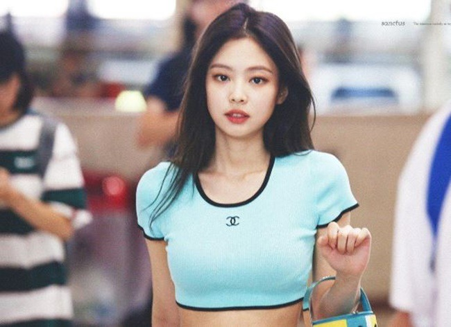 7 Childhood Photos of Celebrities Guess who this is?