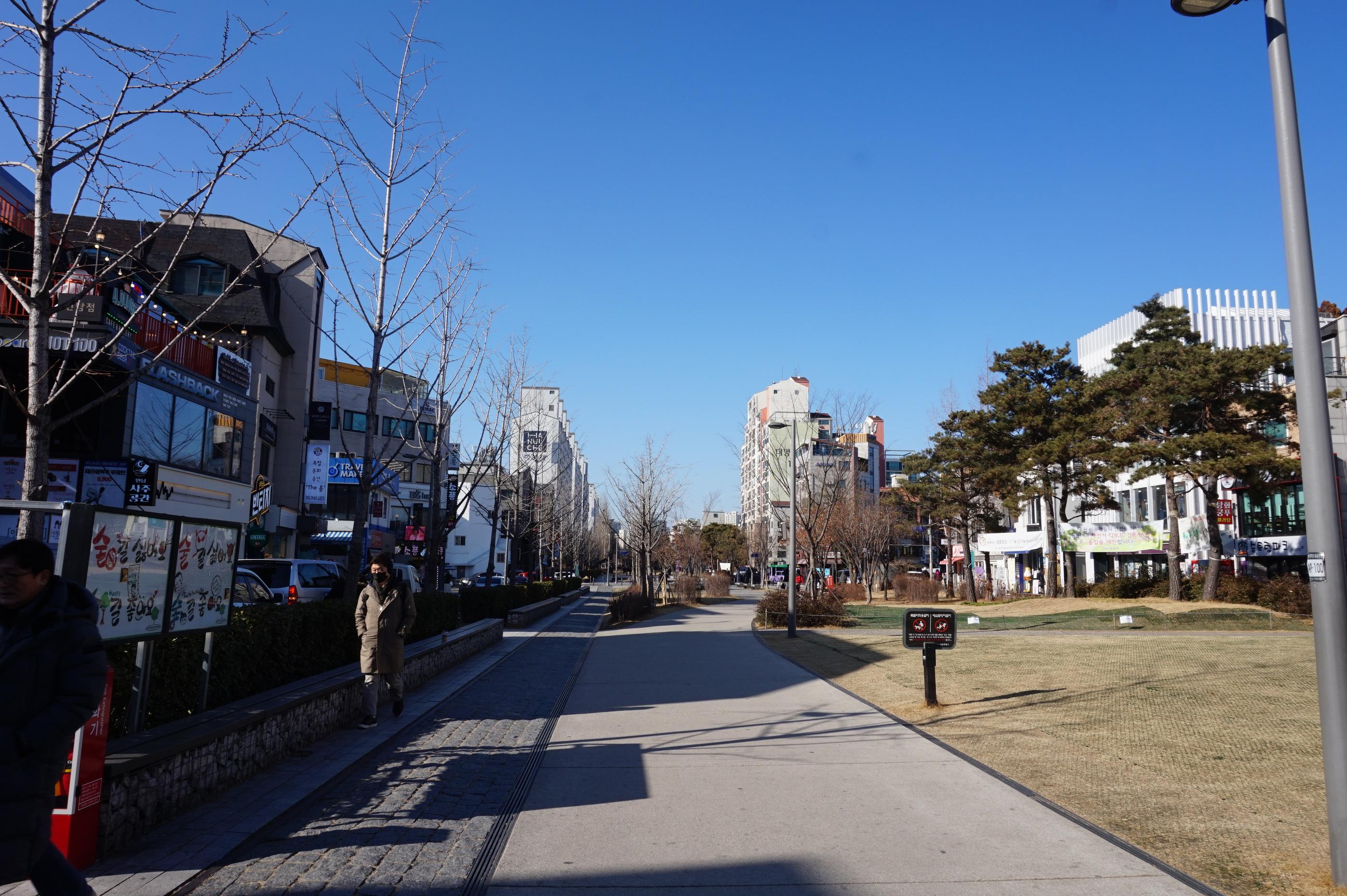 Hongdae | Cafe Highwaist, Aesthetic Desserts Galore on the Trendy Street of Yeonnamdong