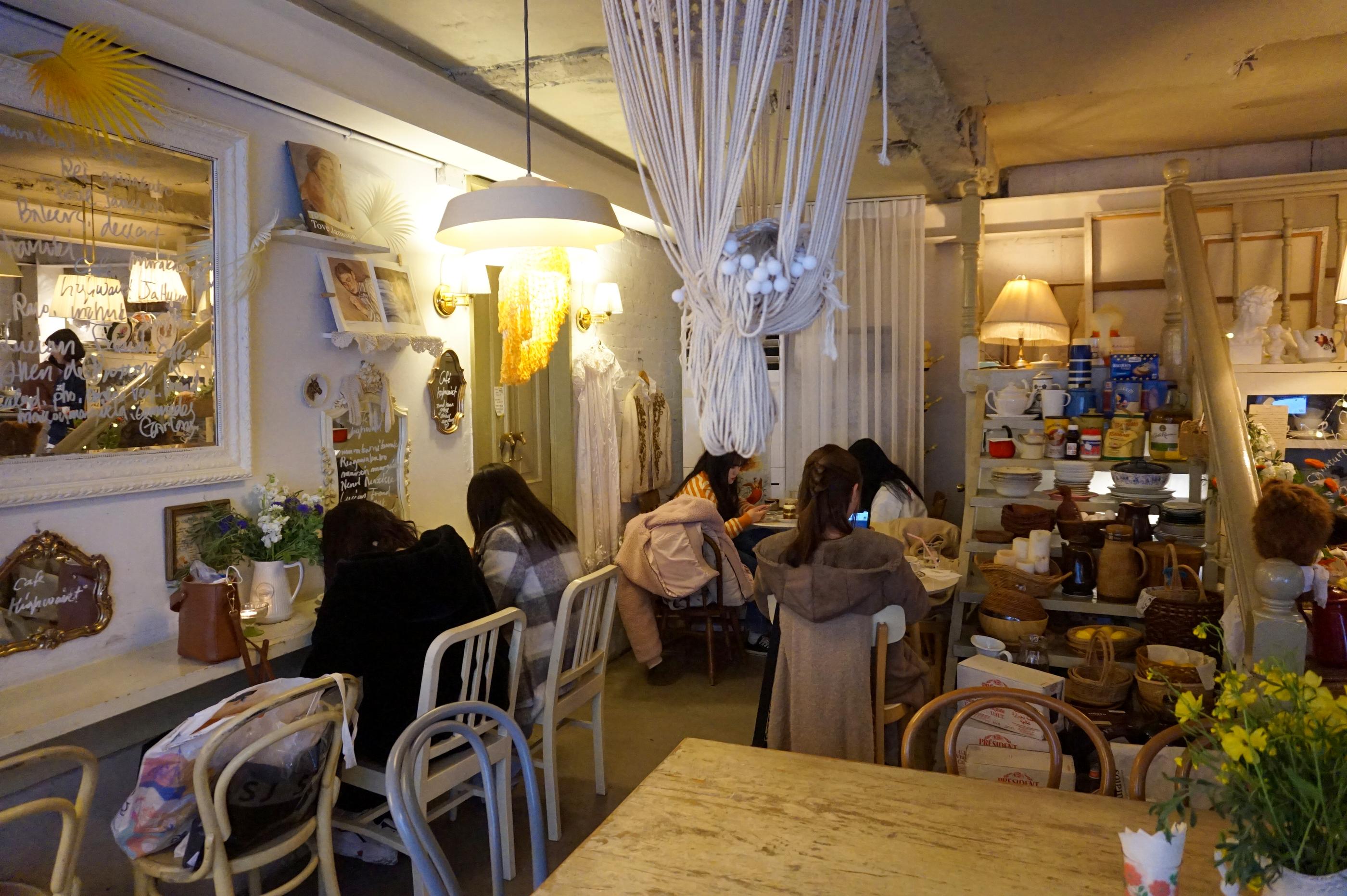 Hongdae | Cafe Highwaist, Aesthetic Desserts Galore on the Trendy Street of Yeonnamdong