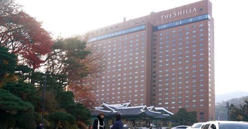 ตามติดข่าวเกาหลี! เนื่องจากผู้ติดเชื้อไวรัสโคโรน่าเดินทางไปยัง Shilla Duty Free วันที่ 20, 27 ม.ค. สาขาโซลจึงปิดให้บริการชั่วคราว!