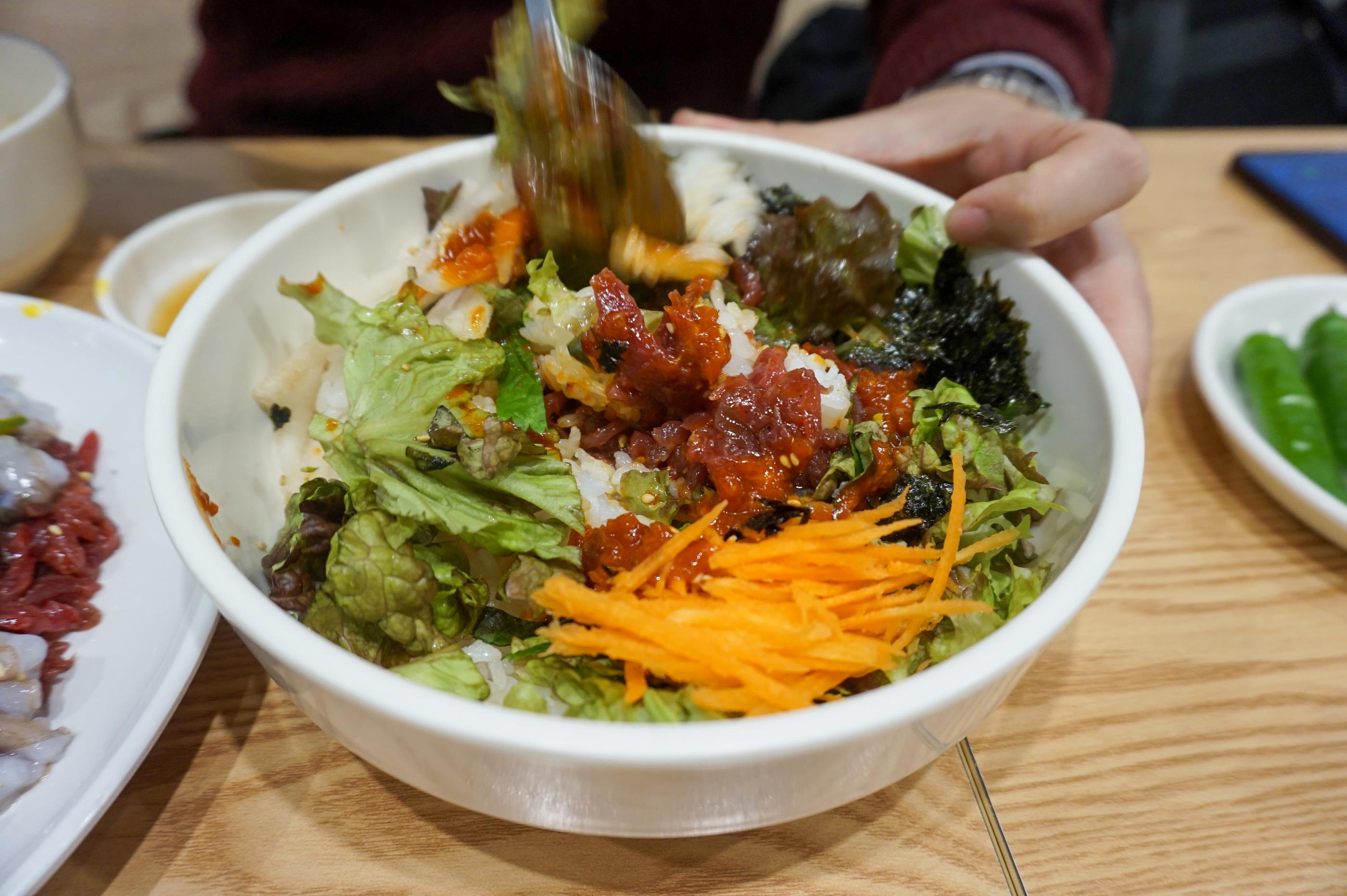 Sungwoo Yookhui | Gwangjang Market, Flavourful raw beef and live baby octopus