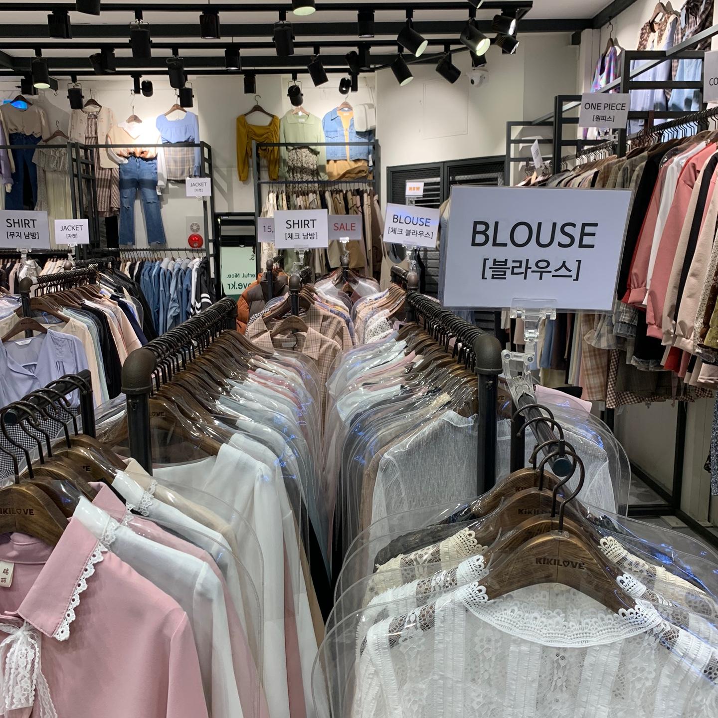 KIKILOVE | Hongdae For just ₩2,000 you grab a shirt here!