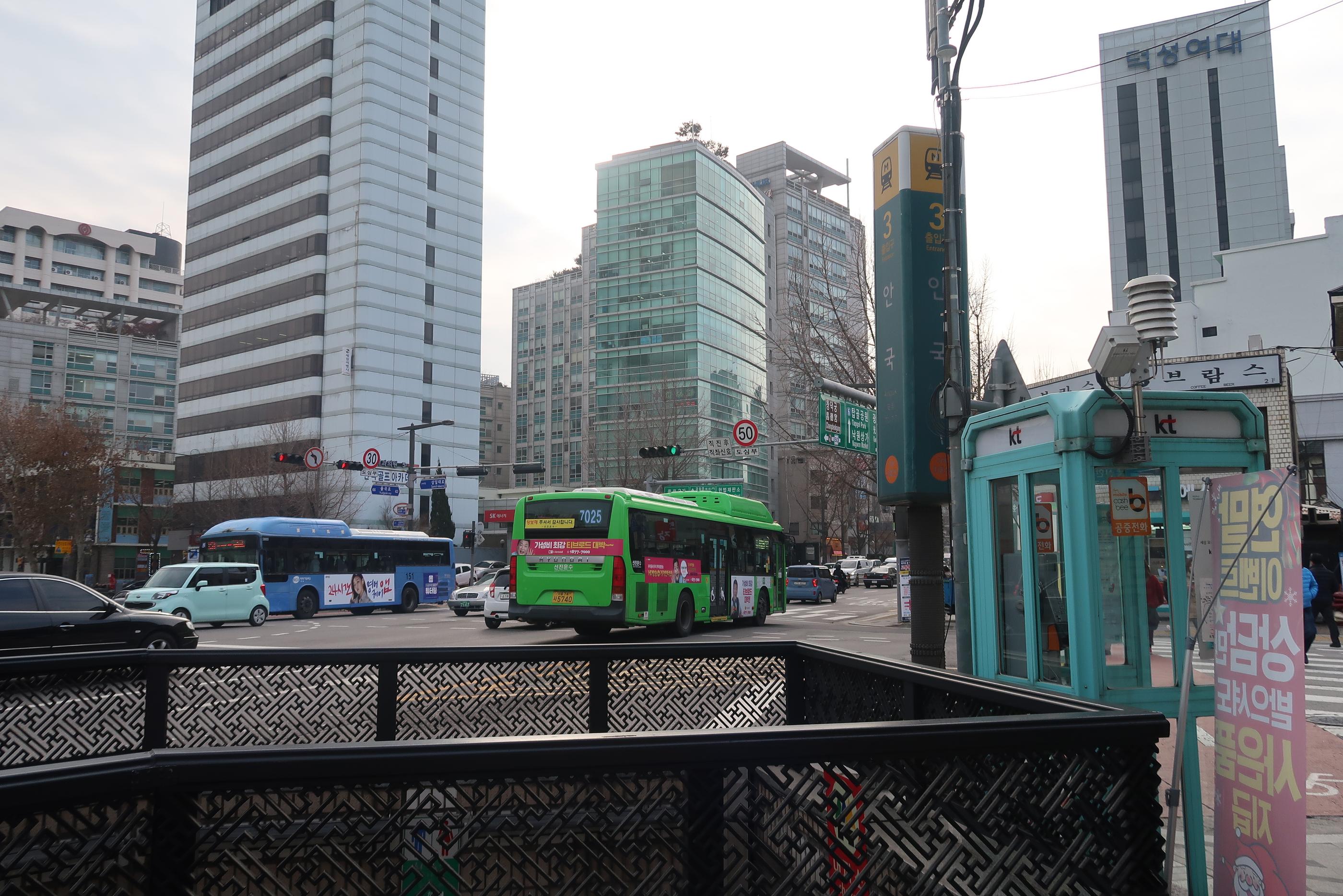 Gentle Monster. Flagship store. sunglass. optical glass. bathhouse remodeling. artistic remodeling. art.