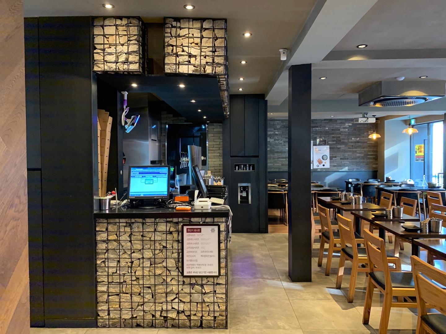 韓國必食炸雞店之一！喺弘大想食橋村炸雞應該點去？邊一款最好食？小編將會誠實作答！