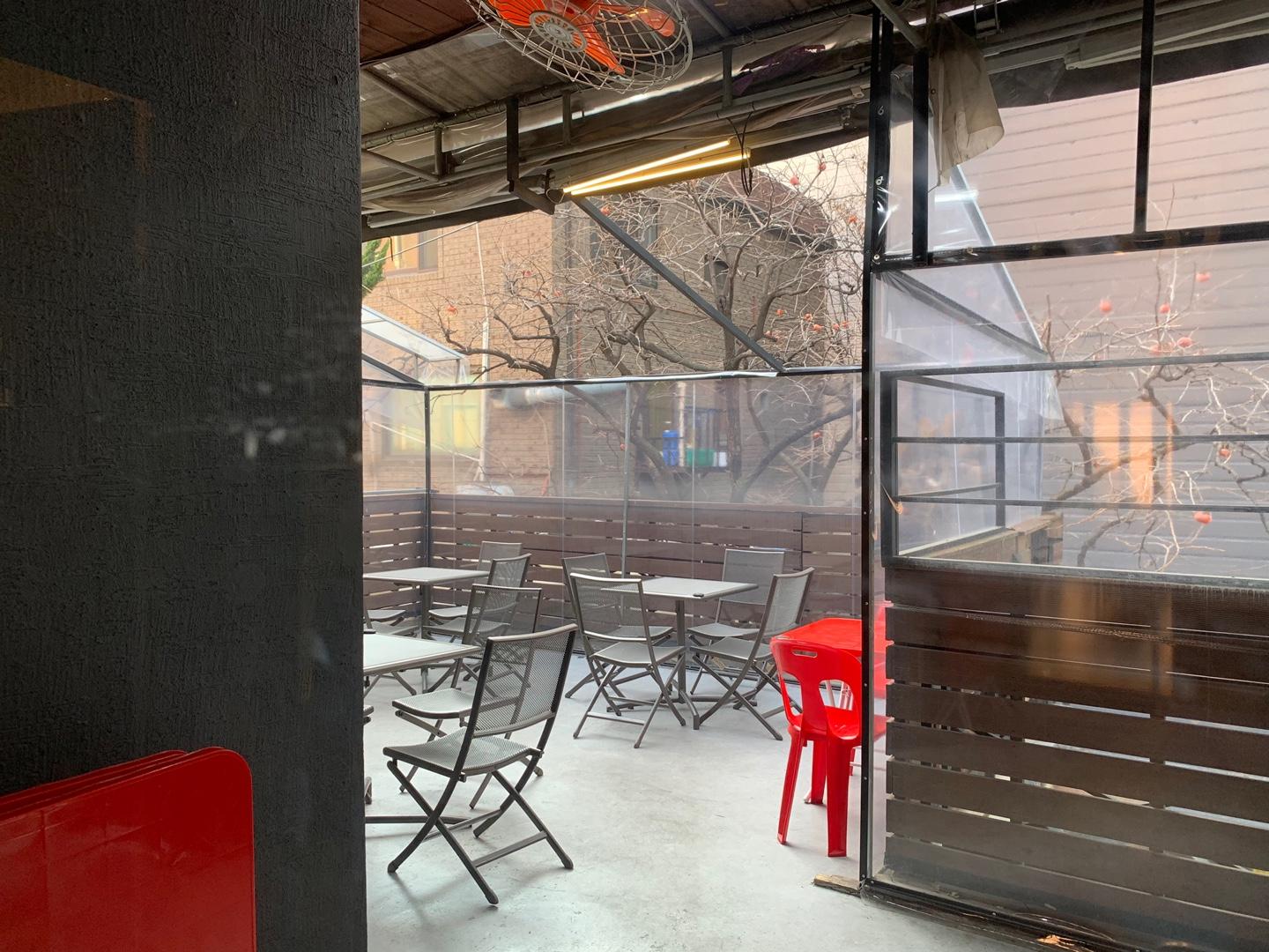 韓國必食炸雞店之一！喺弘大想食橋村炸雞應該點去？邊一款最好食？小編將會誠實作答！