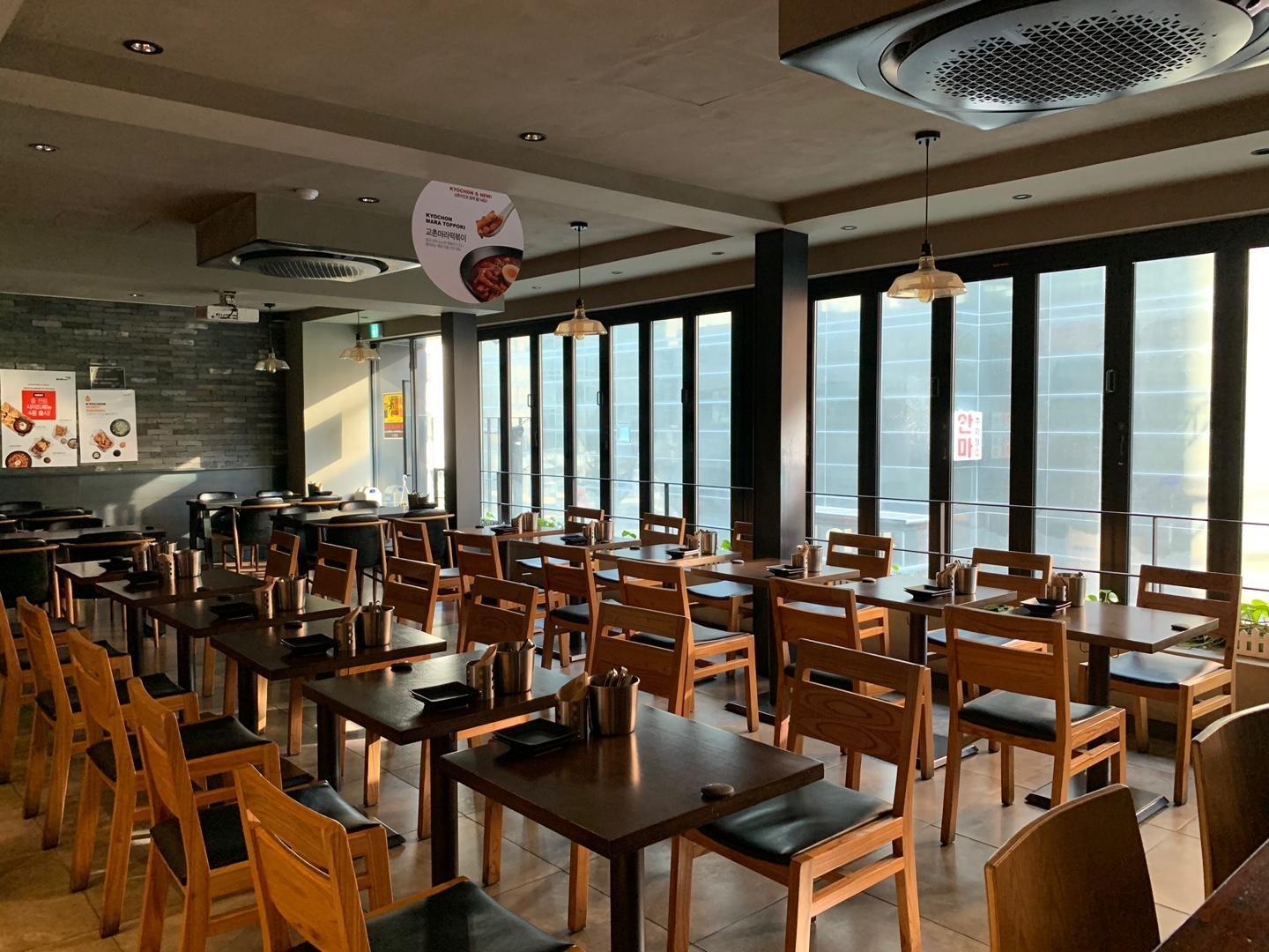 韓國必食炸雞店之一！喺弘大想食橋村炸雞應該點去？邊一款最好食？小編將會誠實作答！