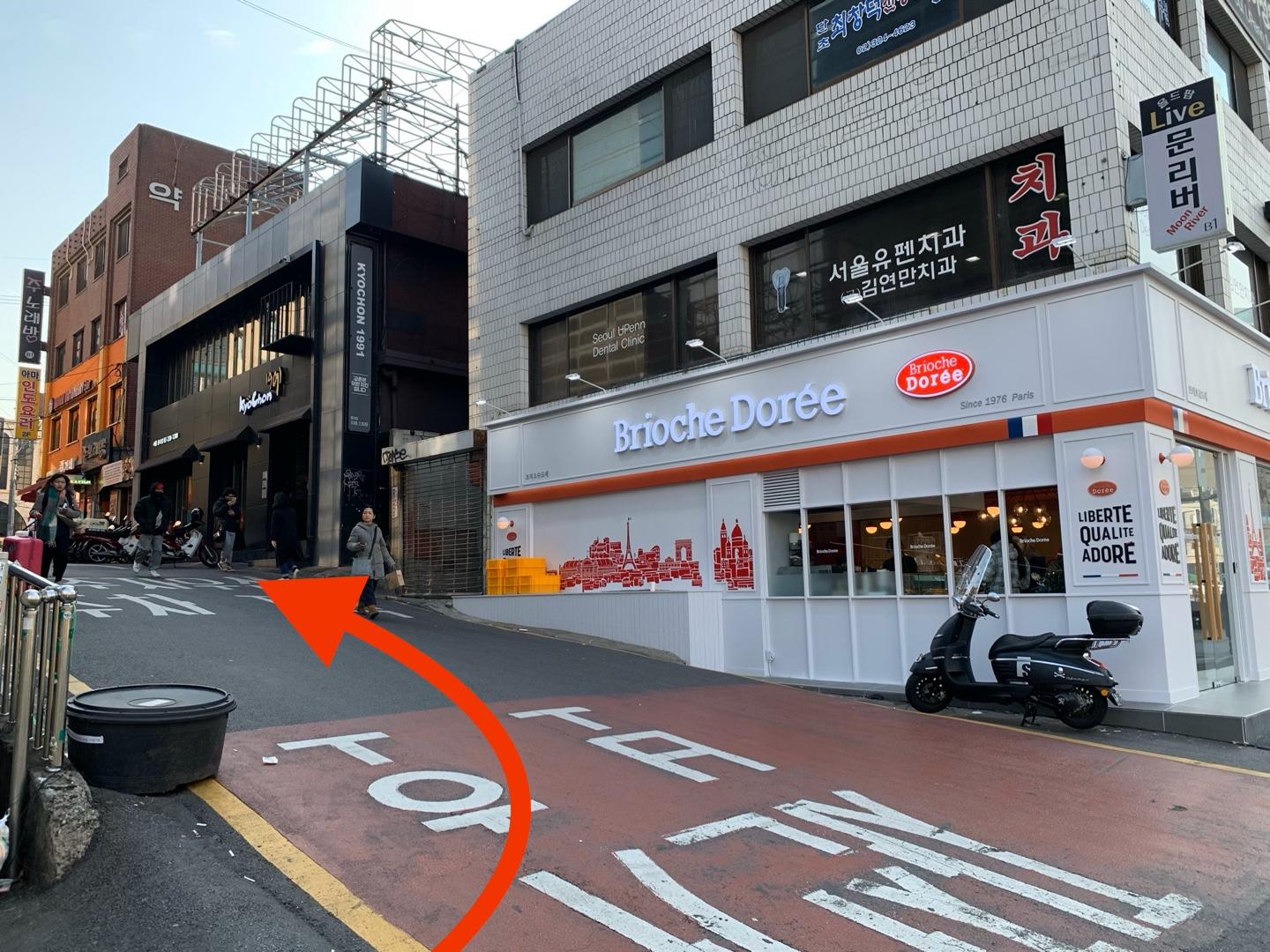 [Hongdae Kyochon] A must-eat fried chicken place in Korea!