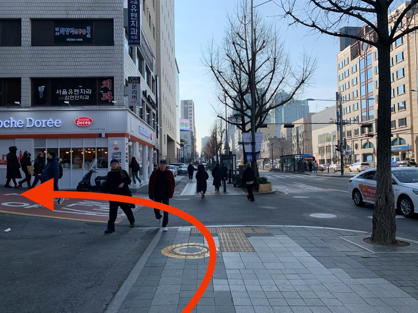 [Hongdae Kyochon] A must-eat fried chicken place in Korea!