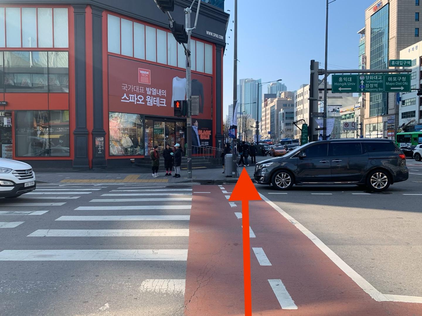 [Hongdae Kyochon] A must-eat fried chicken place in Korea!