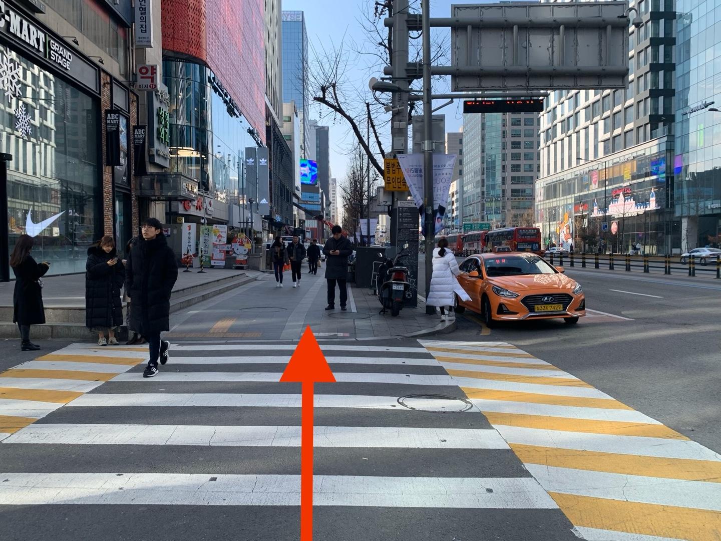 [Hongdae Kyochon] A must-eat fried chicken place in Korea!