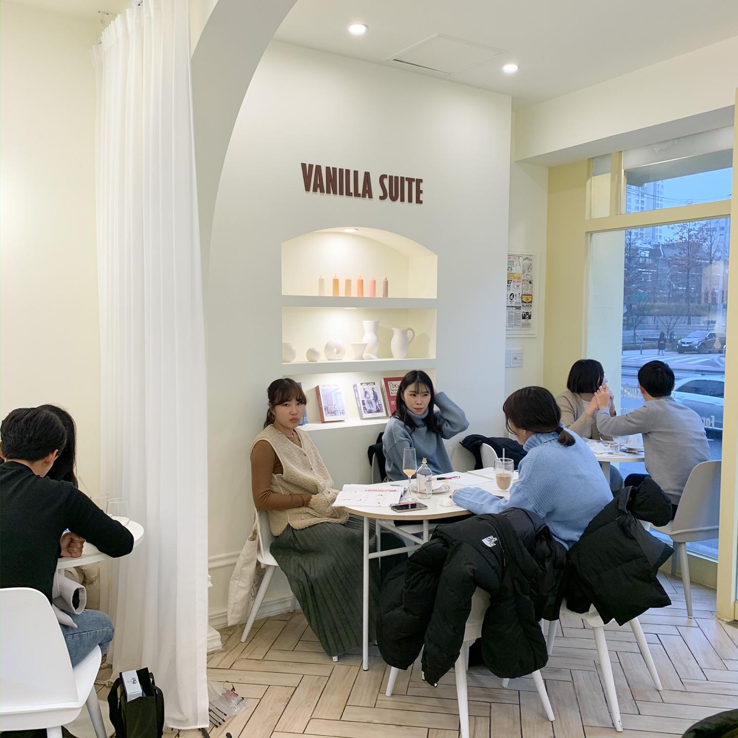 韓國最近超紅文青打卡Cafe，新村必食士多啤梨蛋糕！唔想堂食可以租借去野餐？