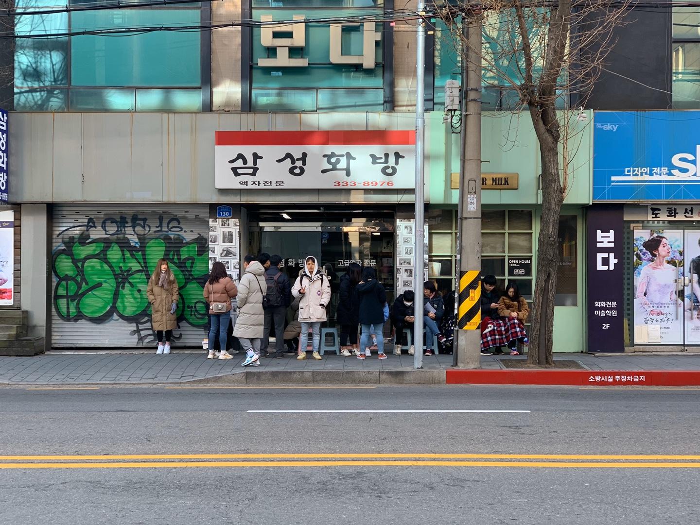 弘大超人氣排長籠早午餐店！未開門已經要排隊咁巴閉？