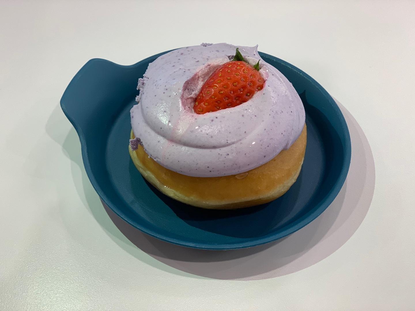 韓國Krispy Kreme新推出士多啤梨冬甩，小編第一身話比你知好唔好食！