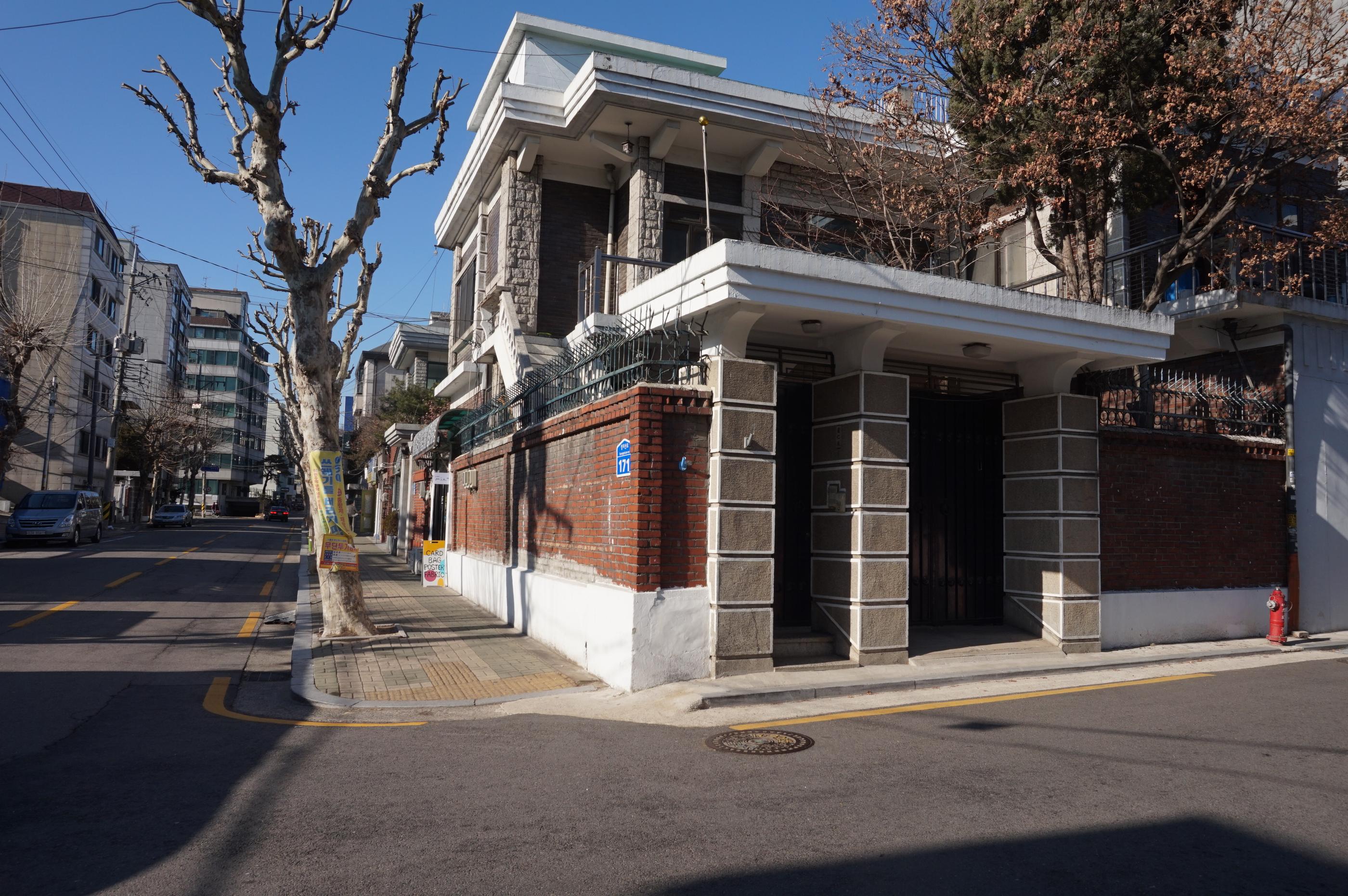 Hongdae | Cafe Highwaist, Aesthetic Desserts Galore on the Trendy Street of Yeonnamdong