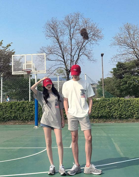 เดินไปไหนก็เห็นแต่คู่รักใส่รองเท้าคู่กัน! อย่าไปยอม...จัดมาใส่ซักคู่กับแฟน ไม่มีแฟนละก็ ใส่คู่กับเพื่อนซิรออะไร~