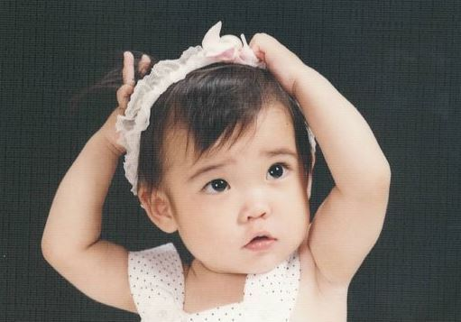 7 Childhood Photos of Celebrities Guess who this is?