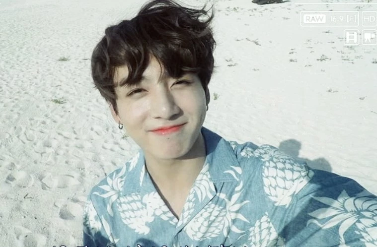 7 Childhood Photos of Celebrities Guess who this is?