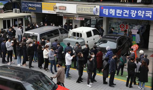 เมื่อแมสก์กลายเป็นสินค้าหายากและราคาแพง! รัฐบาลเกาหลีจัดระเบียบการจำหน่ายและตรึงราคาแมสก์ เพื่อช่วยเหลือประชาชน