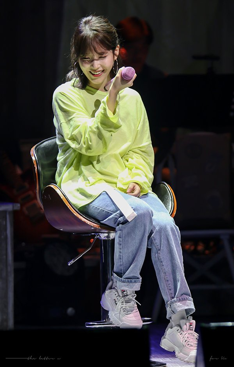 อยากอินเทรนด์แบบวัยรุ่นเกาหลี? พลาดไม่ได้กับไอเทมฮอตของ FILA ที่จะเพิ่มสไตลด์ที่โดดเด่นให้กับคุณ! ราคาดี, ดีไซน์เลิศ...ไปตำ!