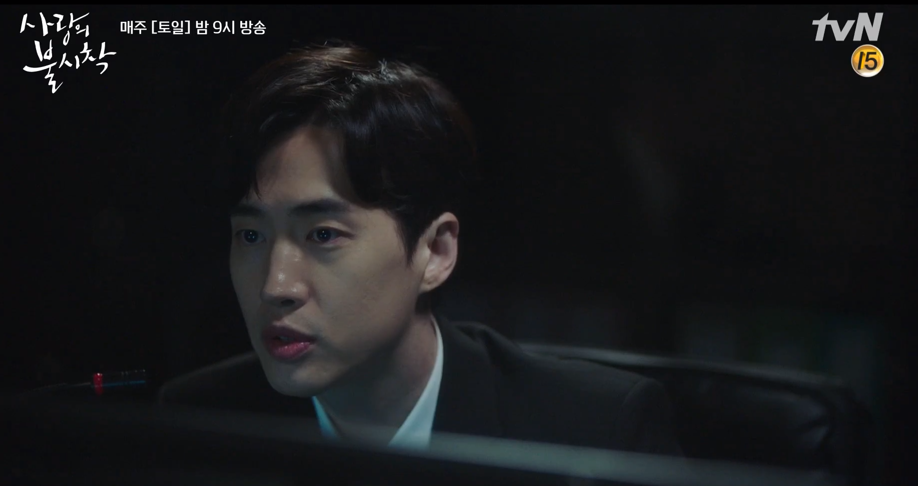 韓劇《愛的迫降》國情院歐爸角色，穿著西裝