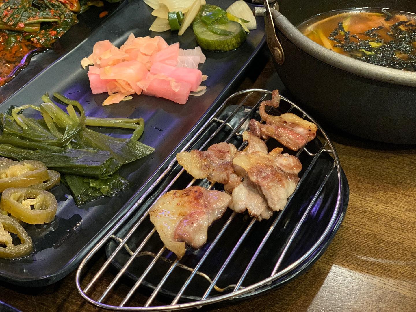 超高質韓國烤肉連鎖店，職員會親自過嚟幫大家，完全唔洗自己落手！