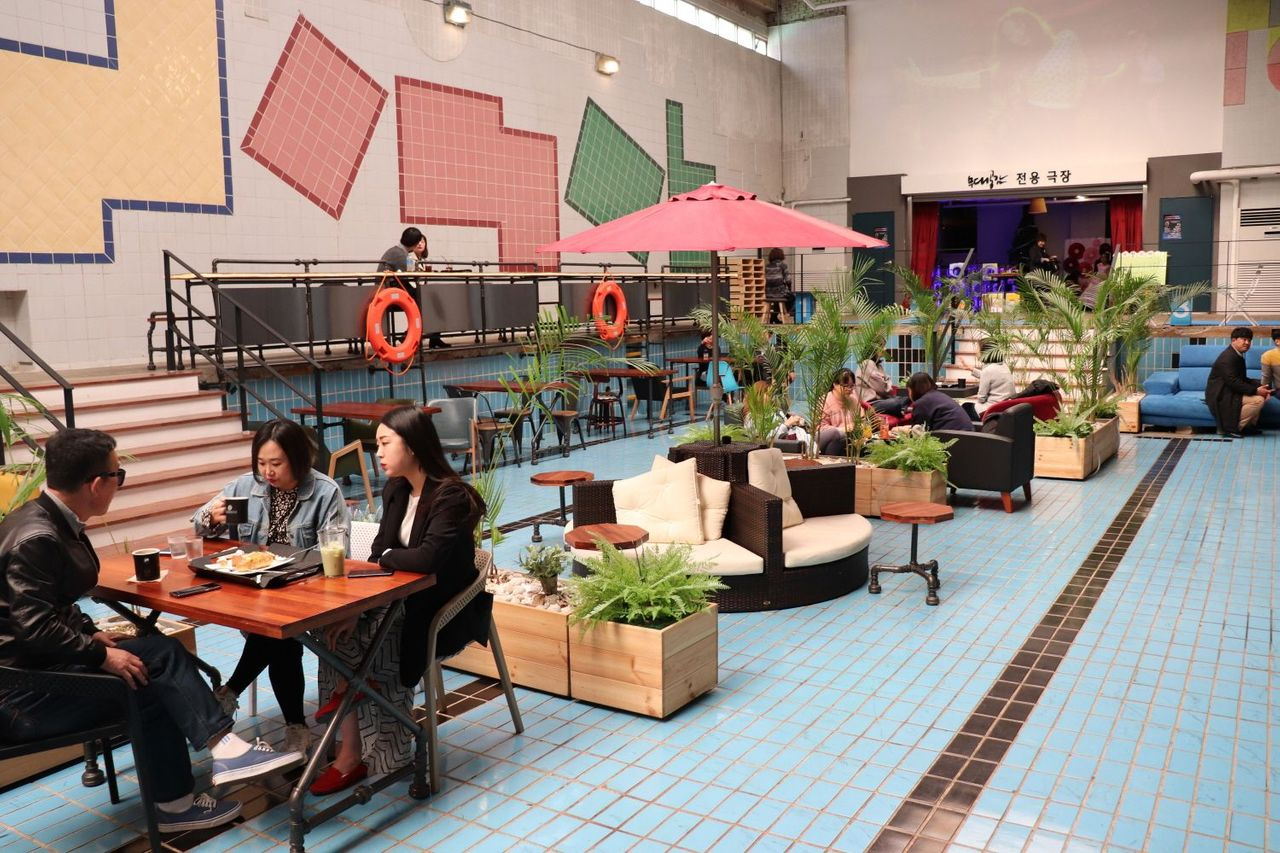 プサンカフェ、ナンポ洞カフェ、不思議なカフェ、韓国カフェ、プールカフェ、美味しいお店、おしゃれなカフェ、ジェムストーン、Gemstone、デザートカフェ