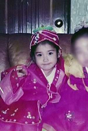 7 Childhood Photos of Celebrities Guess who this is?