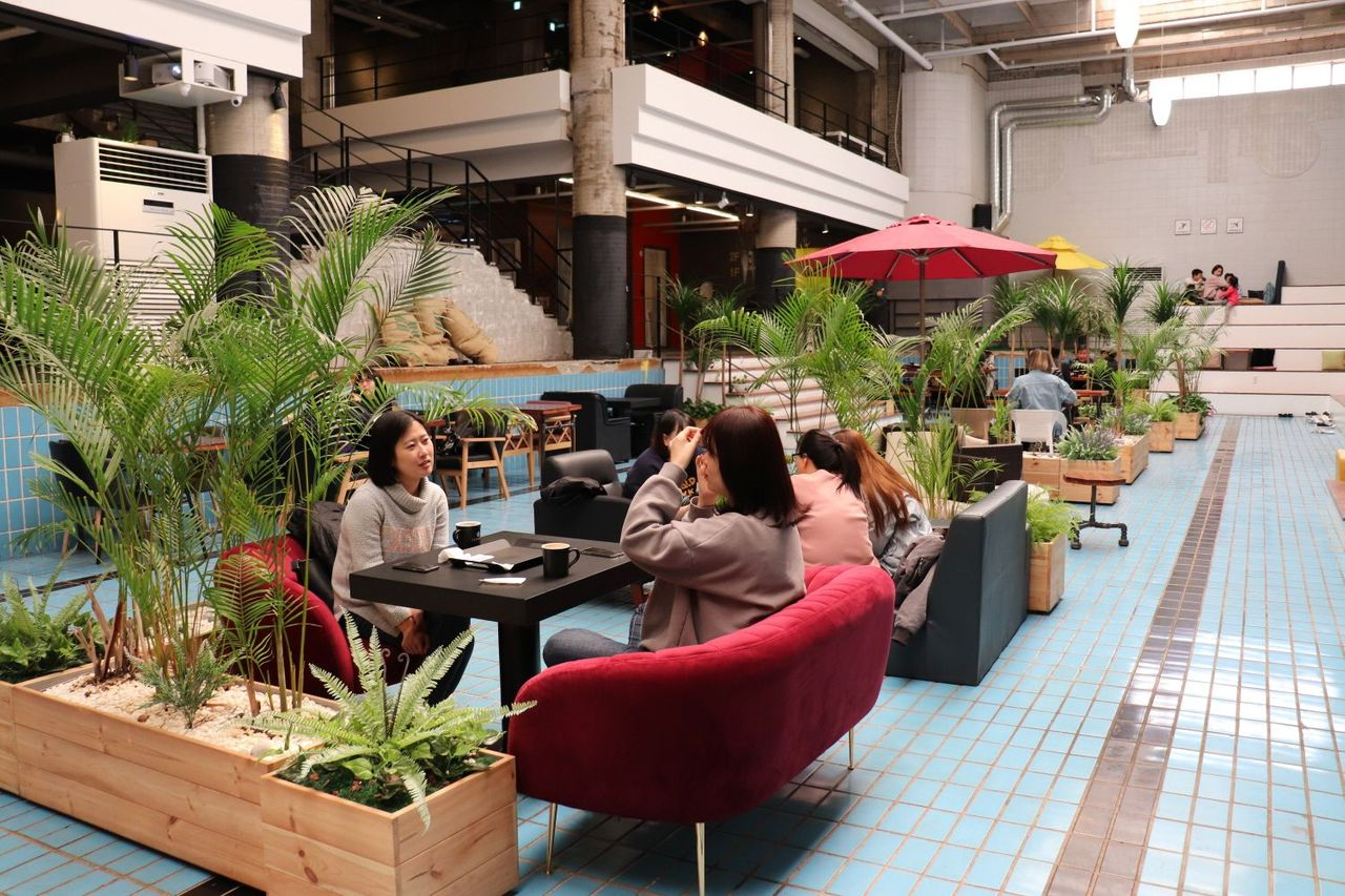 プサンカフェ、ナンポ洞カフェ、不思議なカフェ、韓国カフェ、プールカフェ、美味しいお店、おしゃれなカフェ、ジェムストーン、Gemstone、デザートカフェ