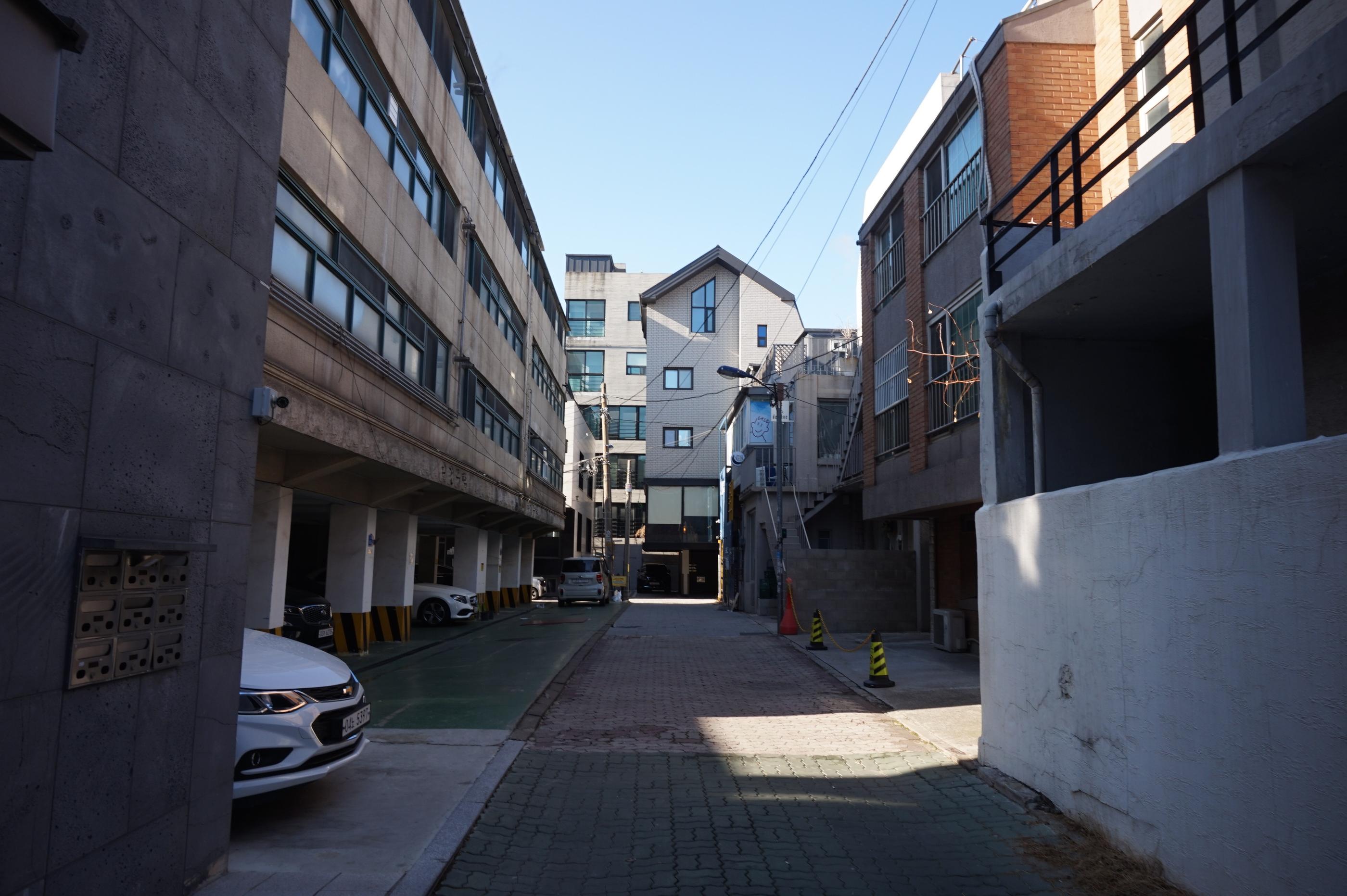 Hongdae | Cafe Highwaist, Aesthetic Desserts Galore on the Trendy Street of Yeonnamdong