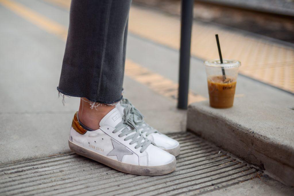 แฟชั่นรองเท้าผ้าใบของคนเกาหลีไม่เป็นสองรองใคร รุ่นไหนฮอต? แบรนด์ไหนฮิต? จัดมาให้แล้ว