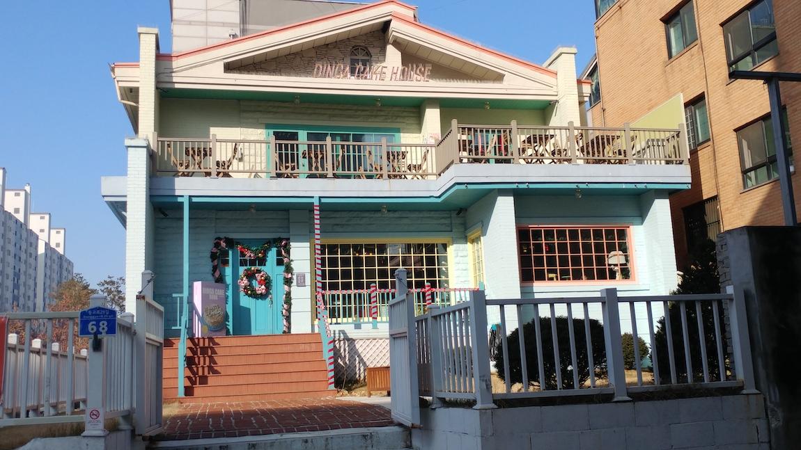 Hongdae Dinga Cake House | Turn your tea time dreams into a reality!