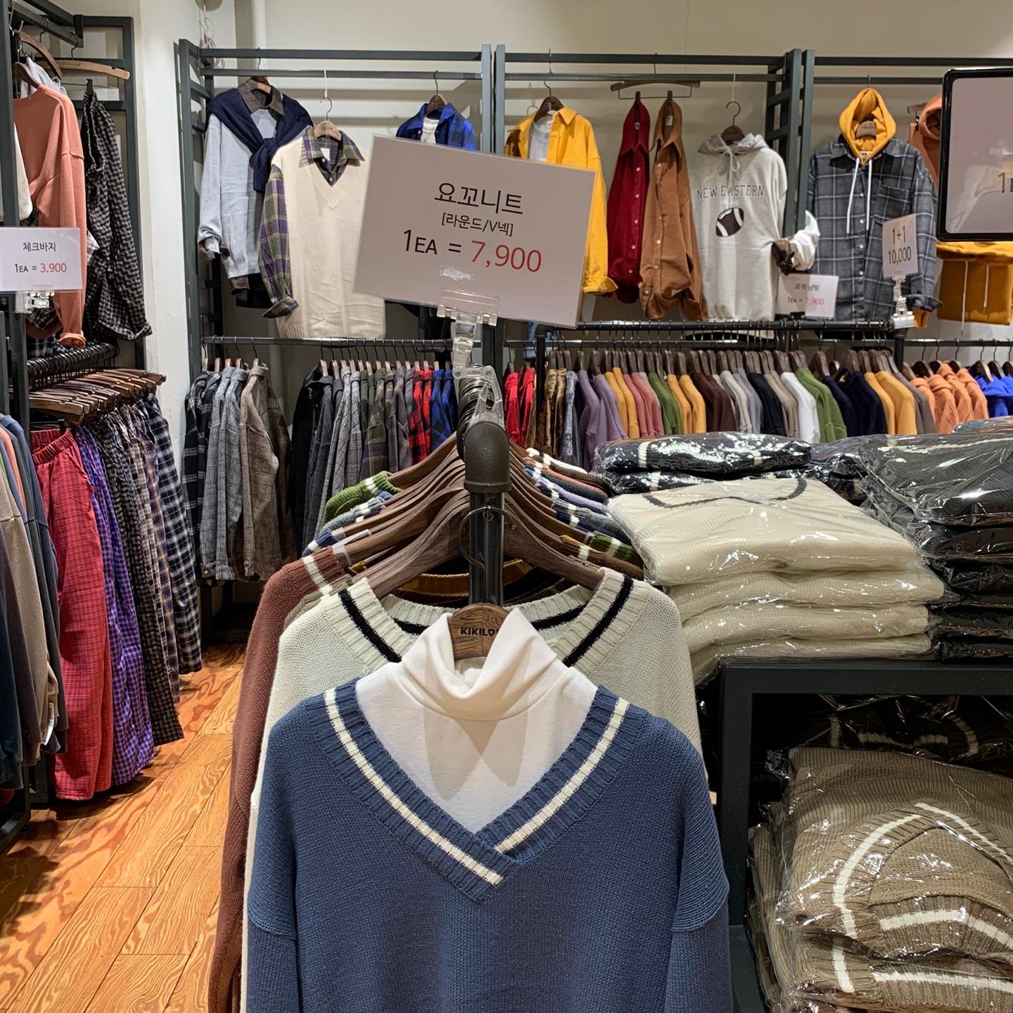 KIKILOVE | Hongdae For just ₩2,000 you grab a shirt here!