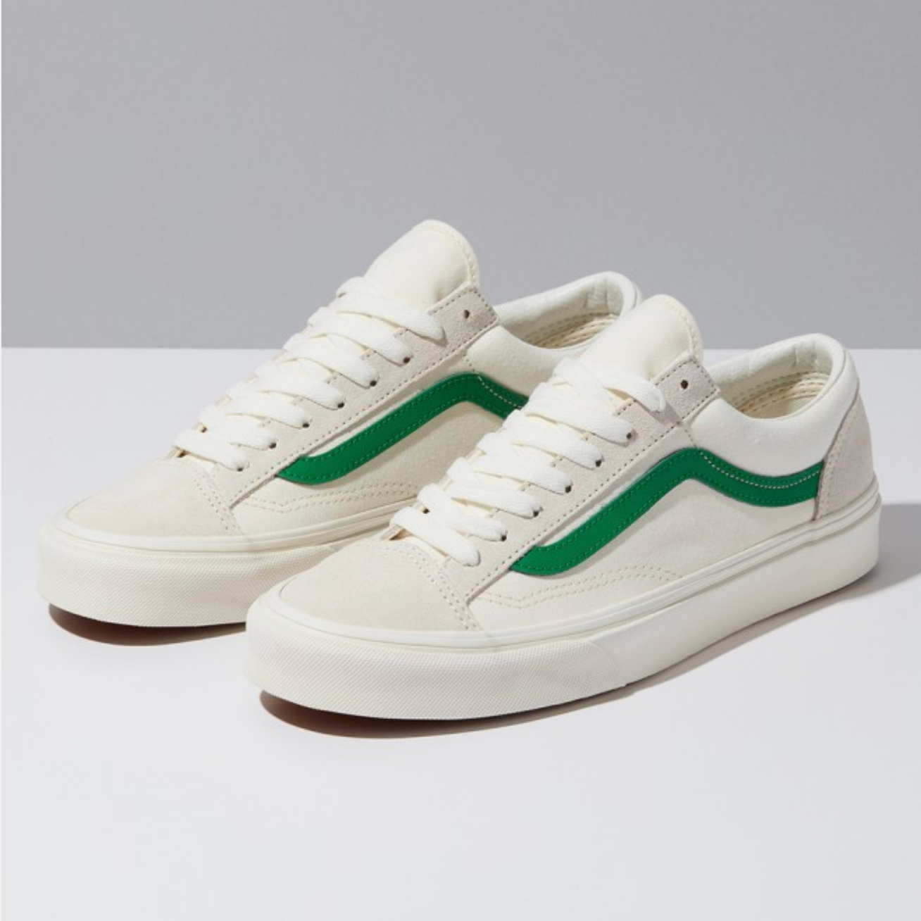 เดินไปไหนก็เห็นแต่คู่รักใส่รองเท้าคู่กัน! อย่าไปยอม...จัดมาใส่ซักคู่กับแฟน ไม่มีแฟนละก็ ใส่คู่กับเพื่อนซิรออะไร~