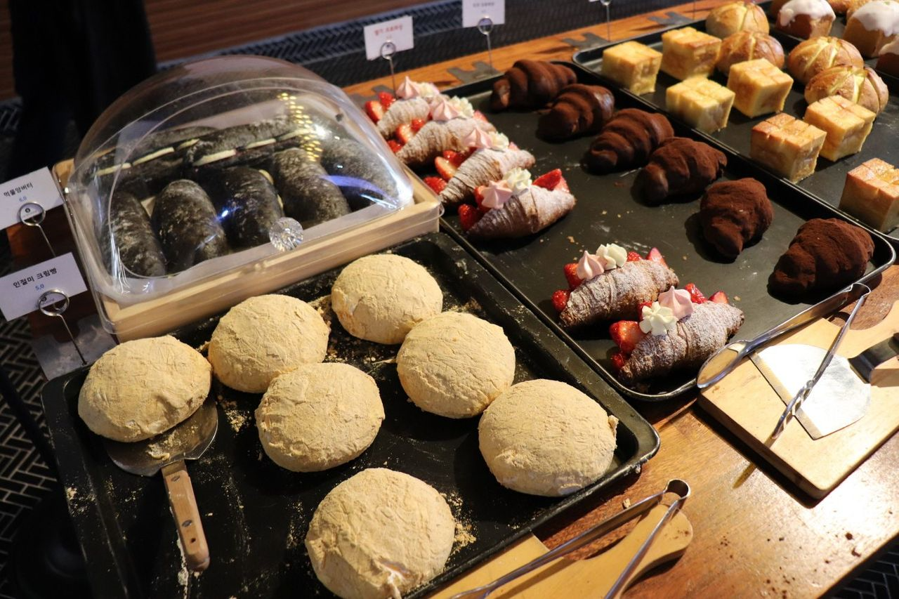 プサンカフェ、ナンポ洞カフェ、不思議なカフェ、韓国カフェ、プールカフェ、美味しいお店、おしゃれなカフェ、ジェムストーン、Gemstone、デザートカフェ