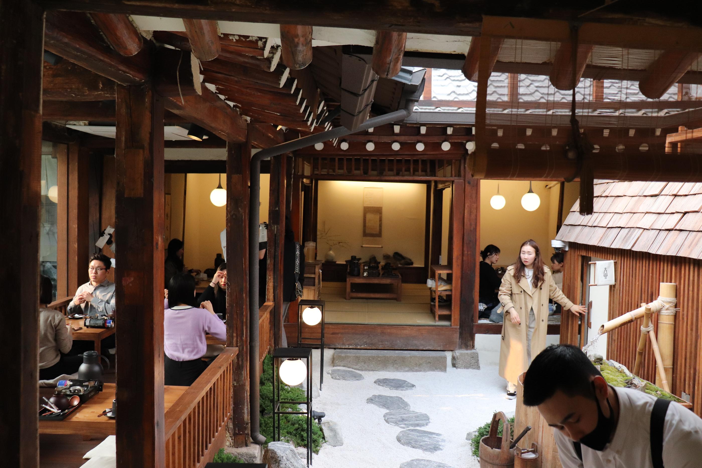 Oncheonjib | Ikseondong Amidst Ikseondong there lies a little Japan