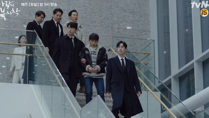 หนึ่งในผู้เขียนบท 