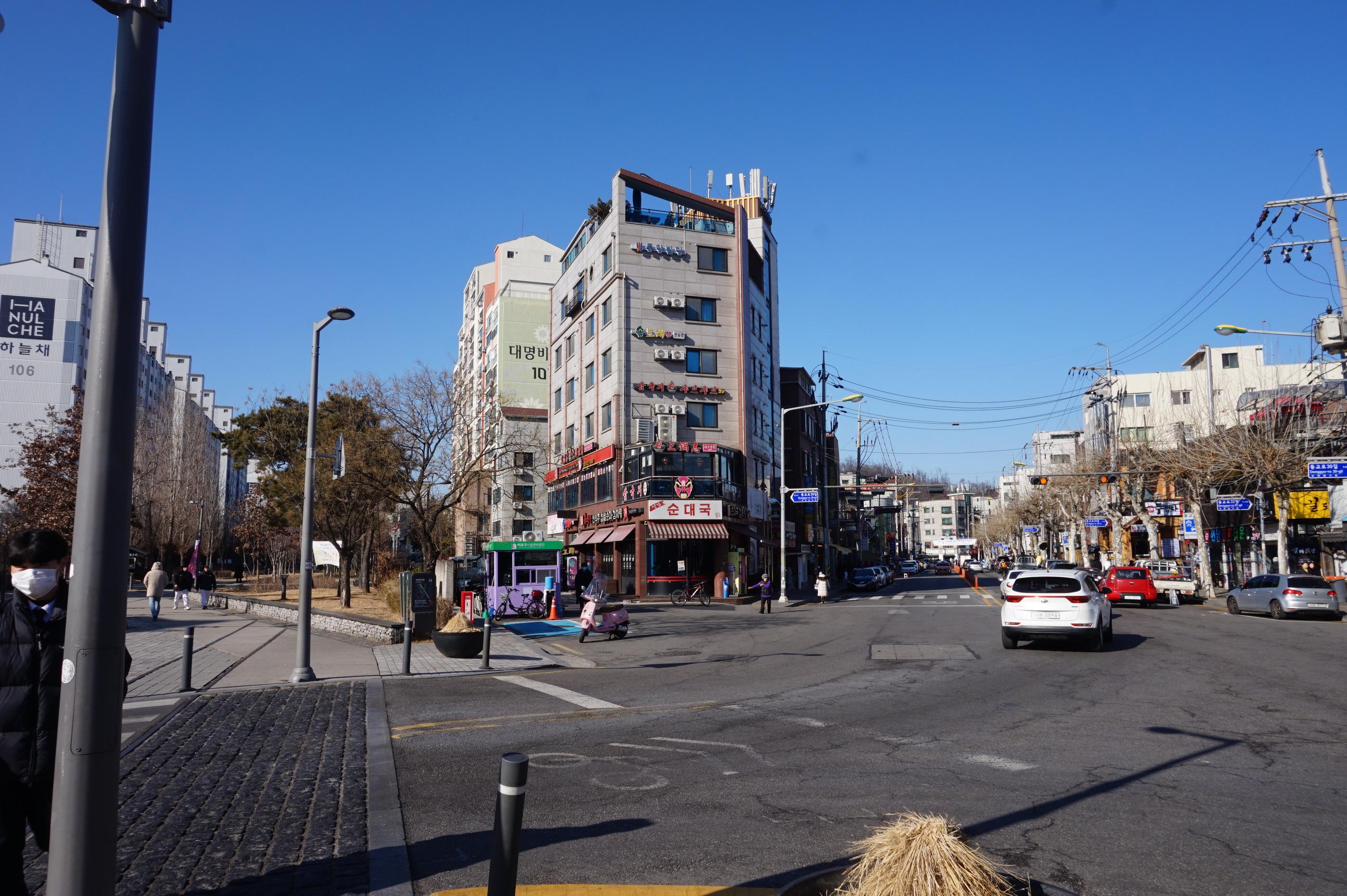 Hongdae | Cafe Highwaist, Aesthetic Desserts Galore on the Trendy Street of Yeonnamdong