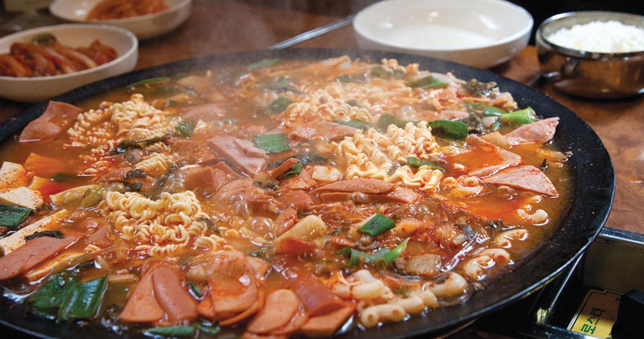 Canh Budae Jjigae Hàn Quốc