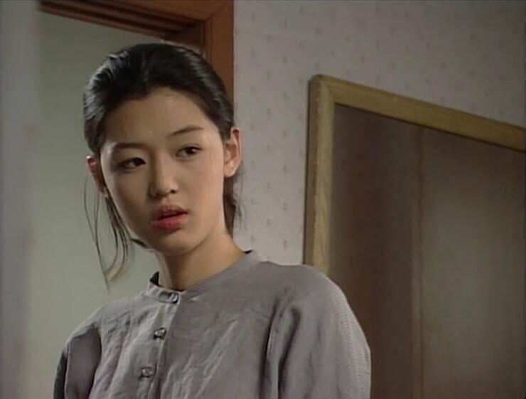 7 Childhood Photos of Celebrities Guess who this is?