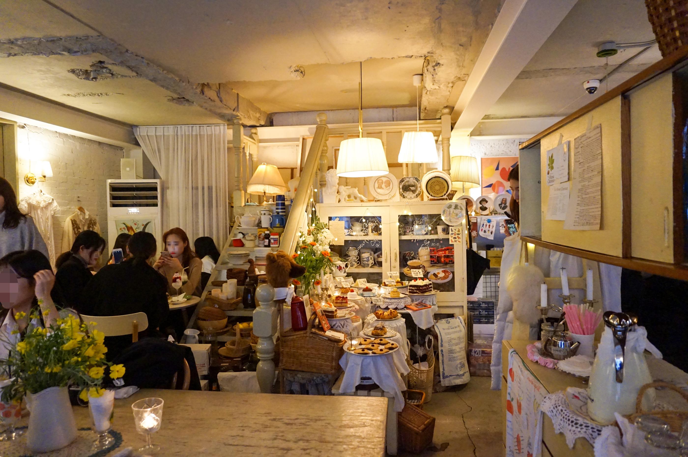 Hongdae | Cafe Highwaist, Aesthetic Desserts Galore on the Trendy Street of Yeonnamdong