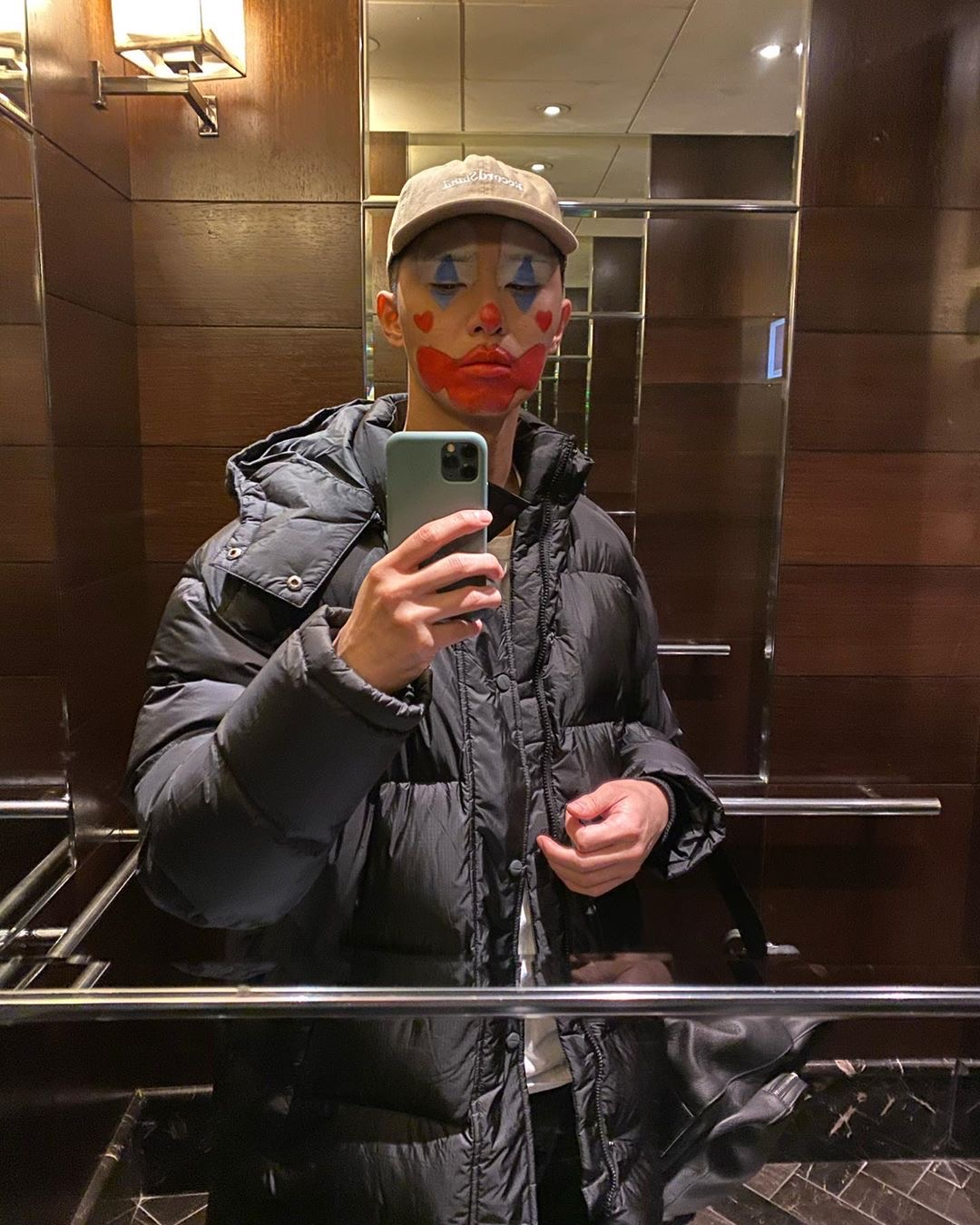 เมื่อสไตล์ฮิตกับหนุ่มฮอตมาเจอกัน! ปาร์คซอจุนกับกูอันกูสไตล์ เทรนด์แฟชั่นที่กำลังเป็นที่นิยมในเกาหลี อยากแนวแบบนี้อย่าพลาด