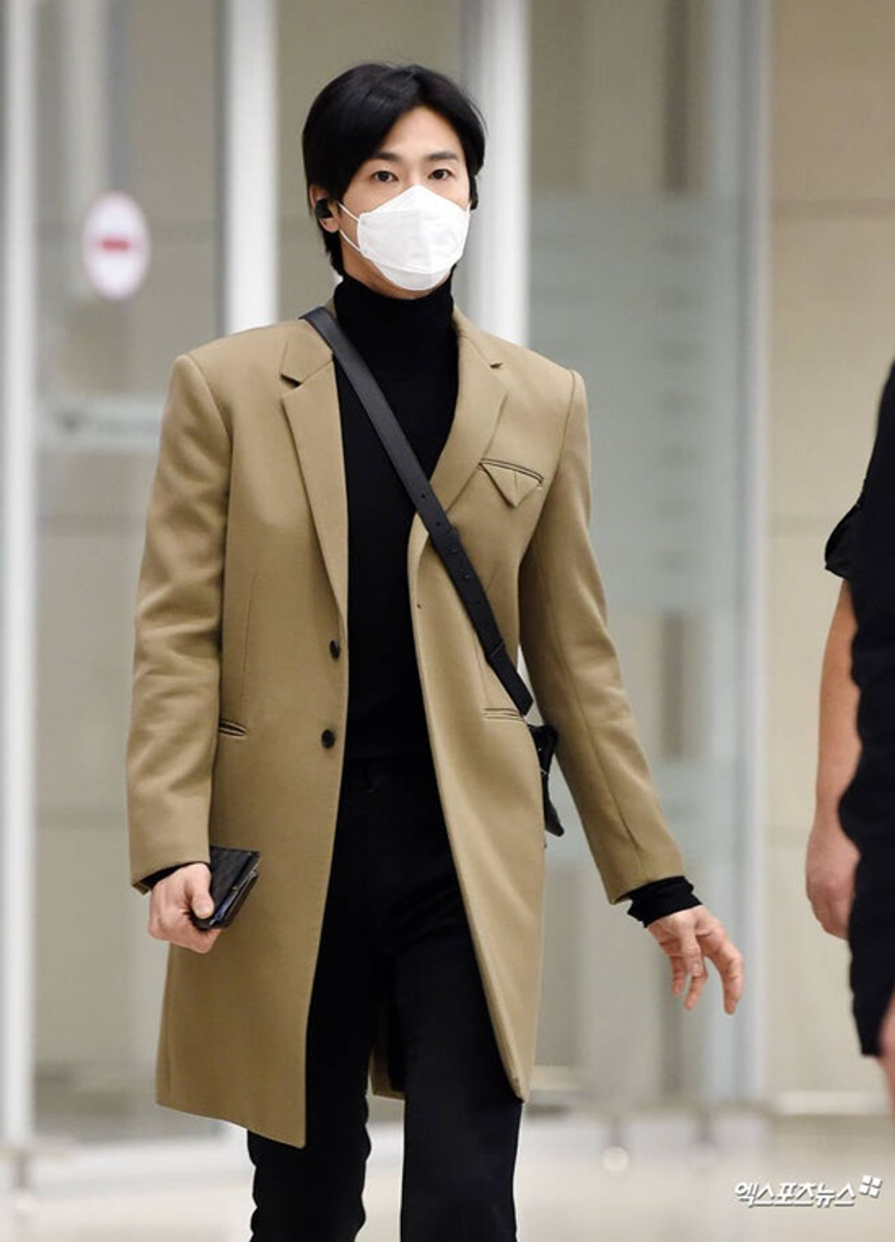 หน้ากากอนามัยใหม่ที่สามารถหมุนเพื่อดื่มน้ำได้จากยูโนว์ วง TVXQ